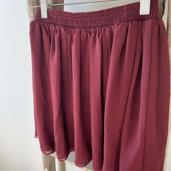 AMERICAN APPAREL | Chiffon Burgundy Skirt - Picture 4 of 6